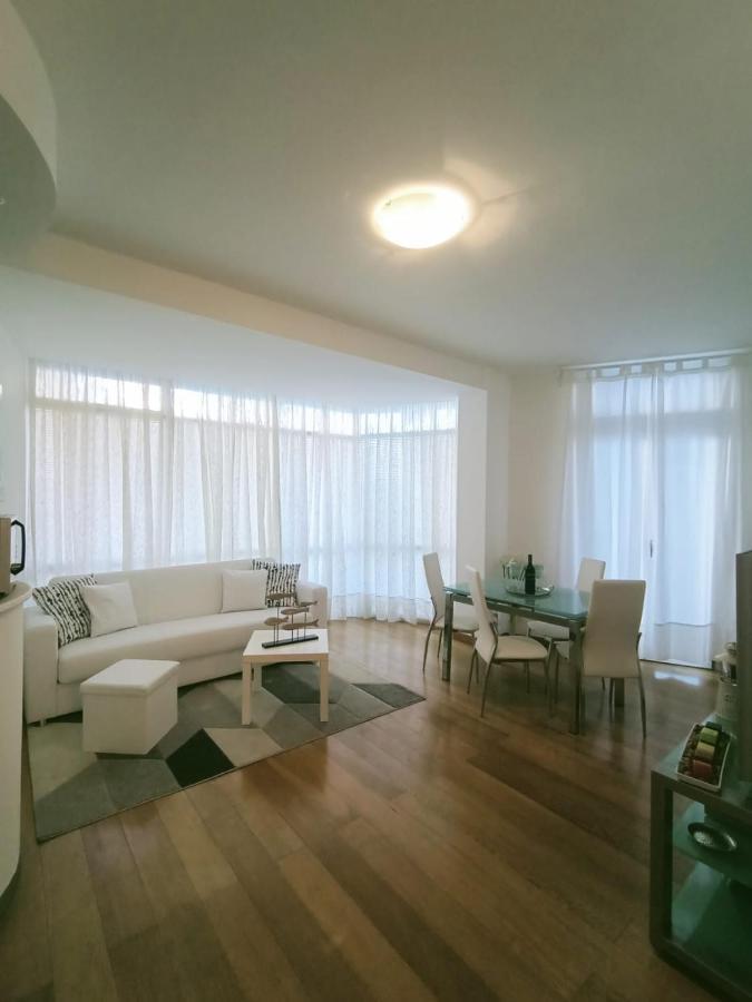 Apartment Skyline Su